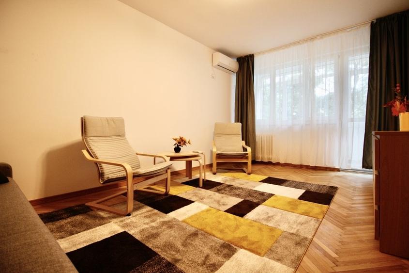 Apartament cu 2 camere decomandat, mobilat în Pajura