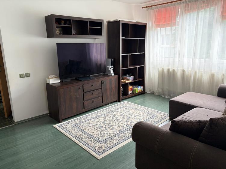Apartament cu 3 camere semidecomandat, mobilat în Drumul Taberei