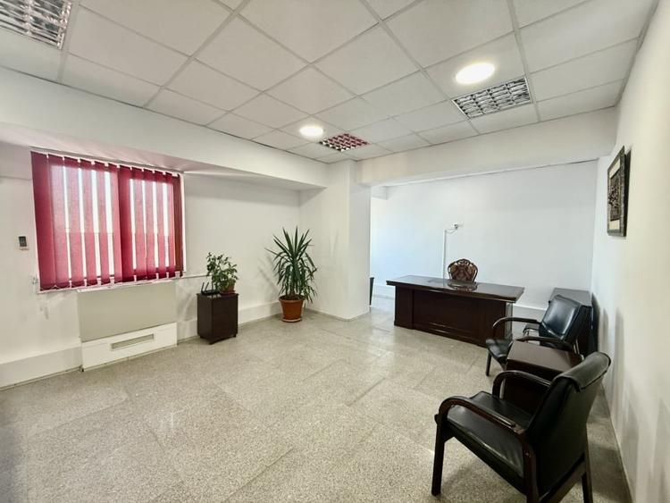 Birou, de 40 mp, în Central