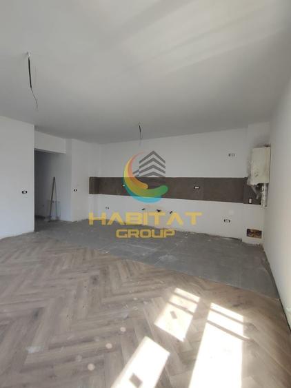 Apartament cu 3 camere semidecomandat în Berceni