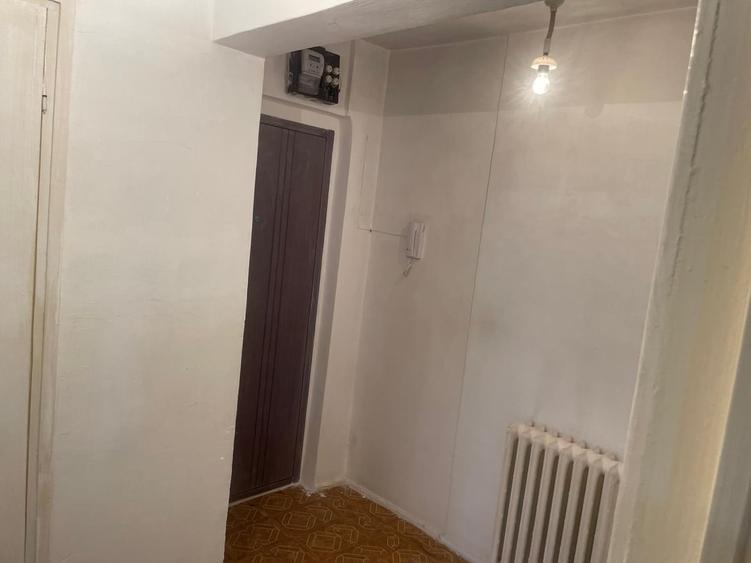 Garsonieră decomandată în Gorjului