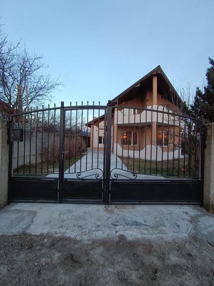 Casă cu 4 camere în Exterior Vest