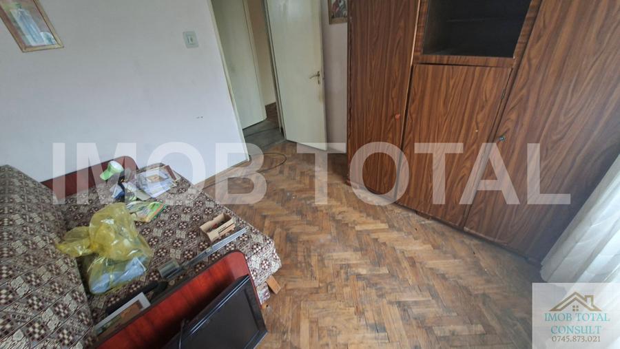 Apartament cu 3 camere semidecomandat în Craiovei