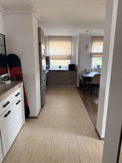 Apartament cu 2 camere decomandat în Tractorul