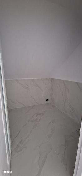 Casă cu 5 camere cu Teren 200 Mp în Lumina