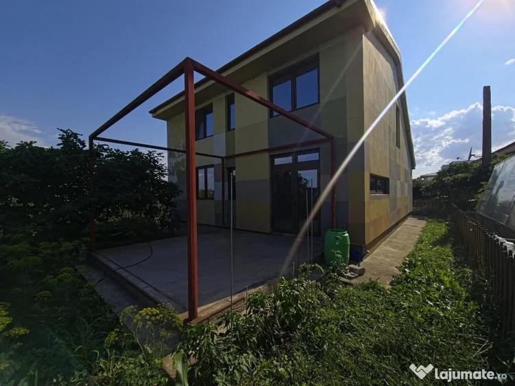 Casă cu 4 camere cu Teren 362 Mp în Cumpăna