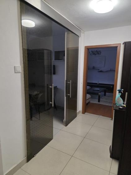 Apartament cu 4 camere decomandat în Apusului
