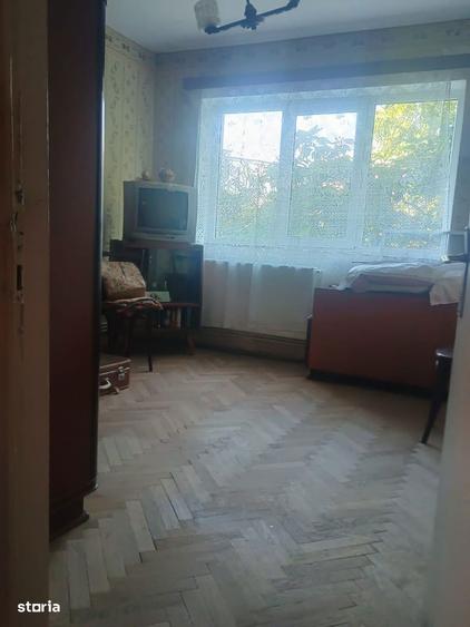 Apartament cu 3 camere decomandat în Obor