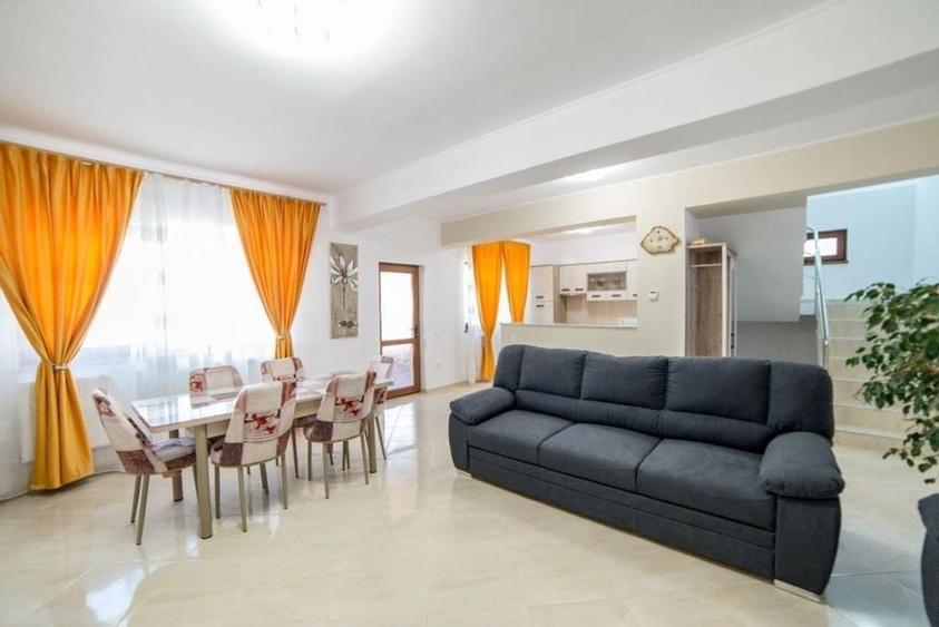 Casă cu 4 camere în Central