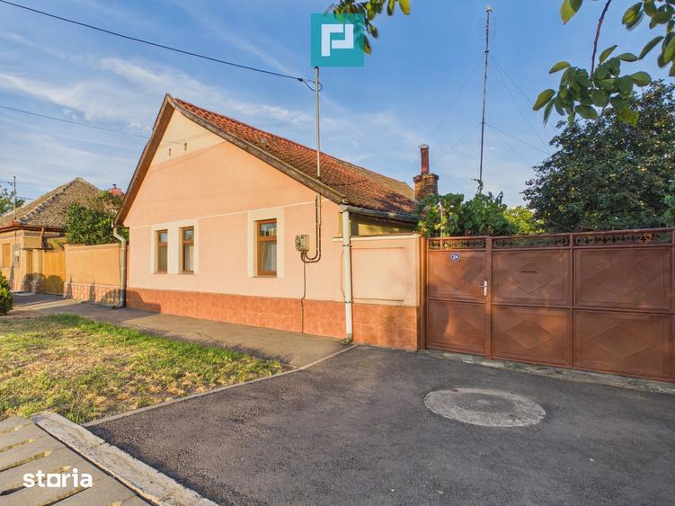 Casă cu 3 camere cu Canalizare în Central