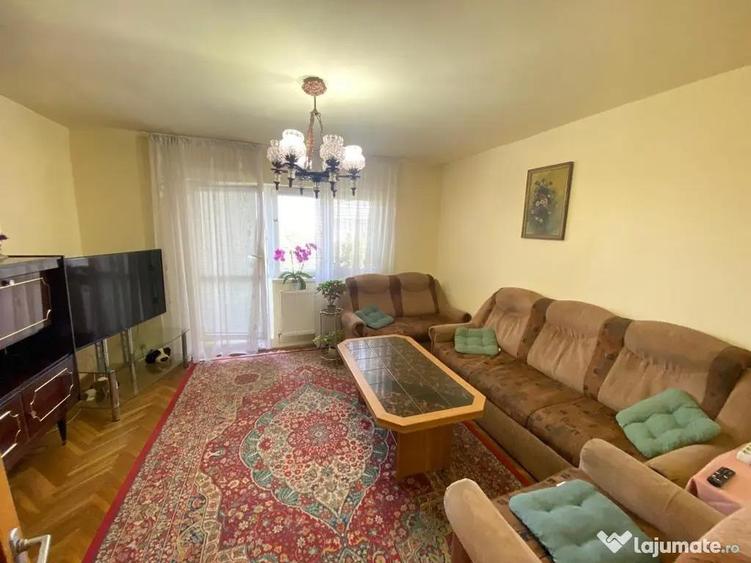 Apartament cu 4 camere decomandat în Miorița