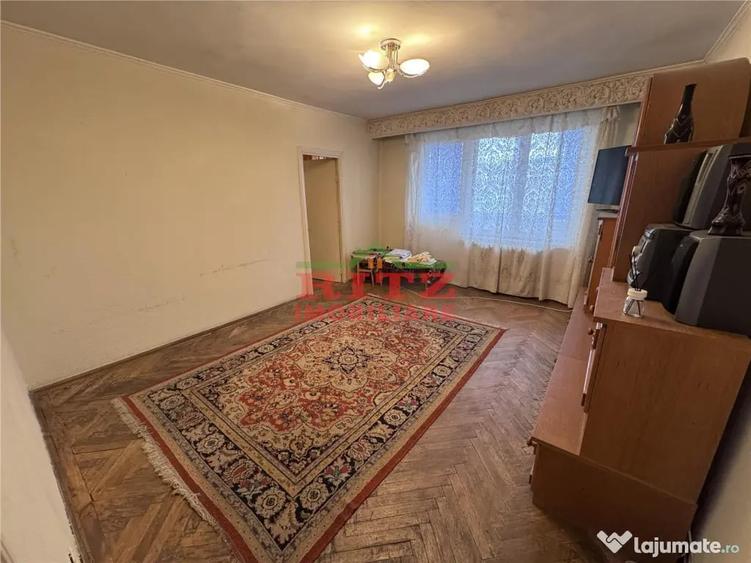 Apartament cu 3 camere decomandat în Zahana