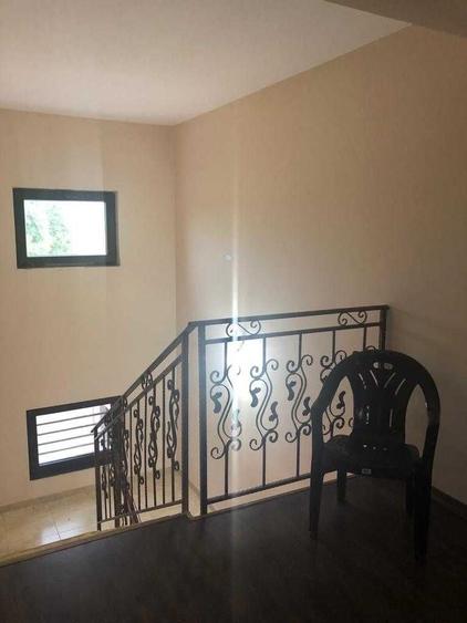 Casă cu 4 camere în Surlari