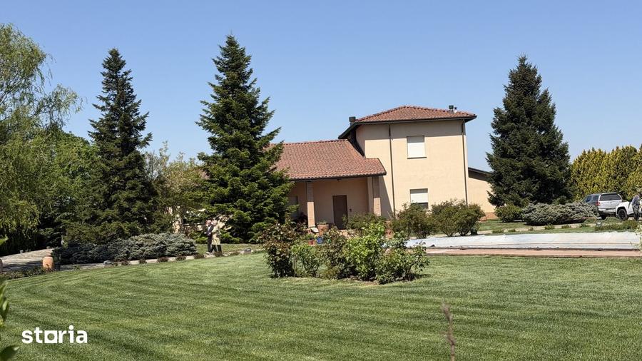 Casă cu 7 camere cu Teren 6700 Mp în Cernica