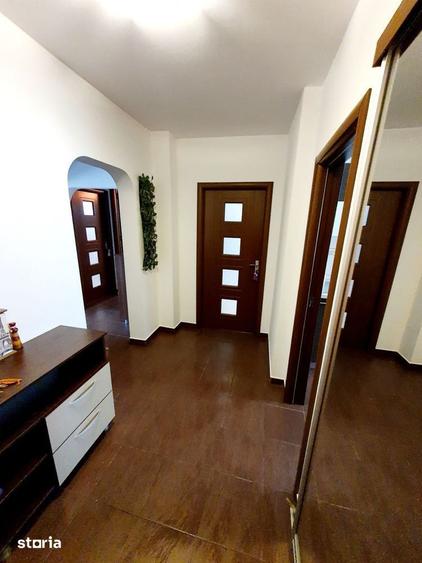 Apartament cu 3 camere decomandat, mobilat în Vitan