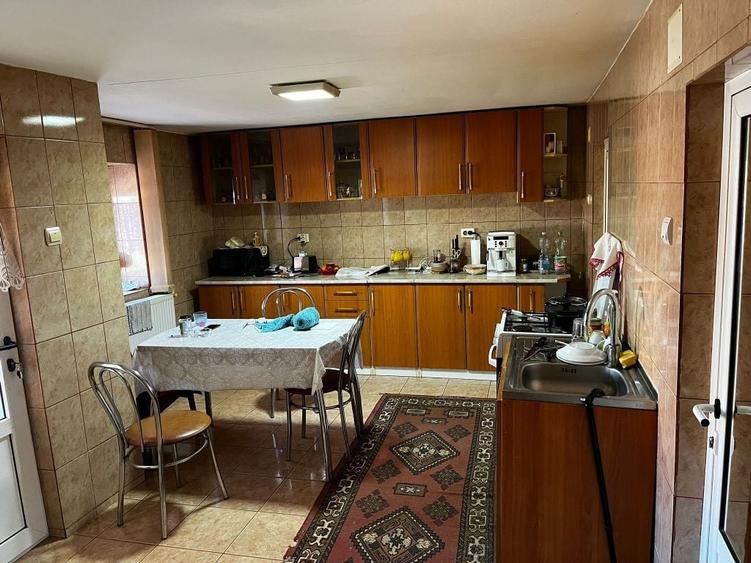 Casă cu 3 camere în Cenei