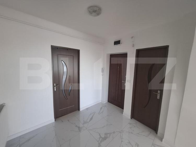Apartament cu 3 camere semidecomandat, mobilat în Cloșca