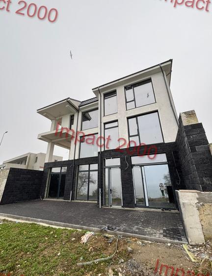 Apartament cu 3 camere decomandat în Est