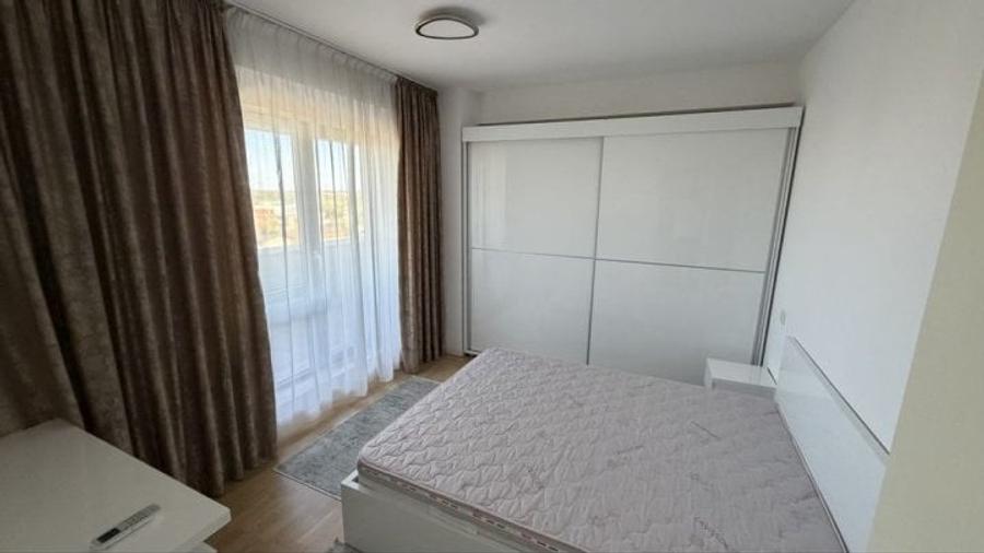 Apartament cu 3 camere decomandat, mobilat în Băneasa