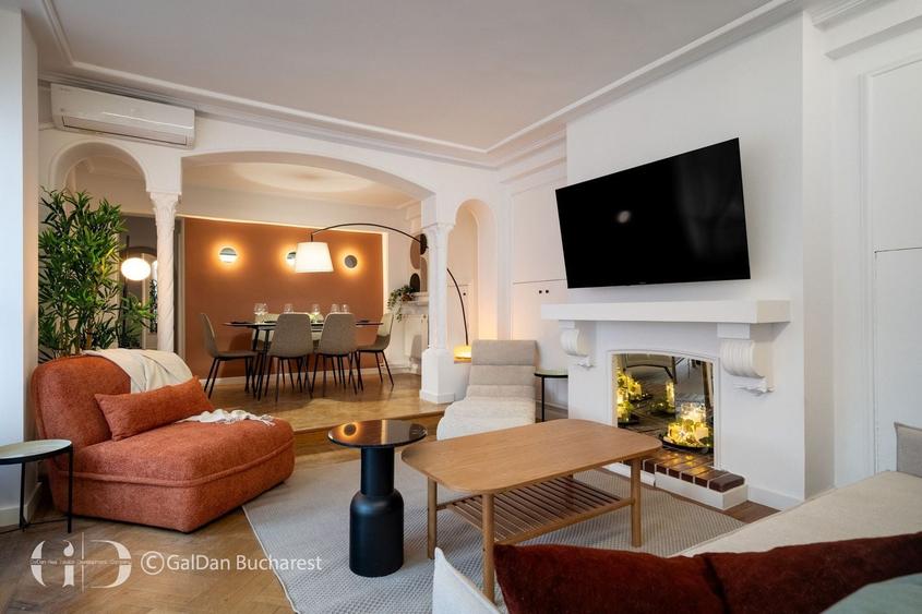 Apartament cu 4 camere în P-ța Universității