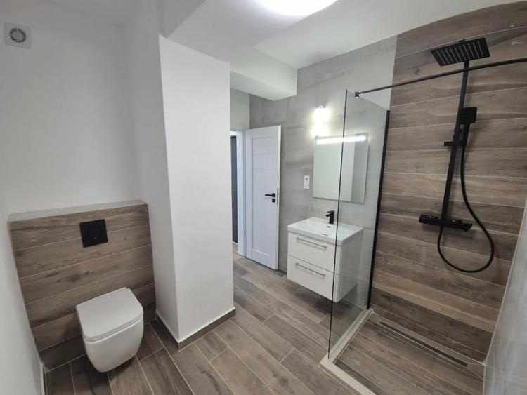 Apartament cu 3 camere decomandat în Periferie