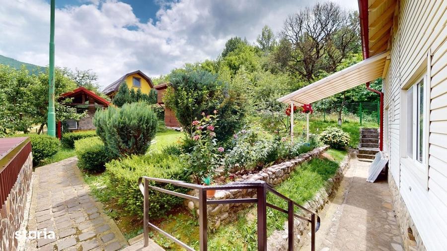 Casă cu 4 camere cu Teren 800 Mp în Cheile Râșnoavei