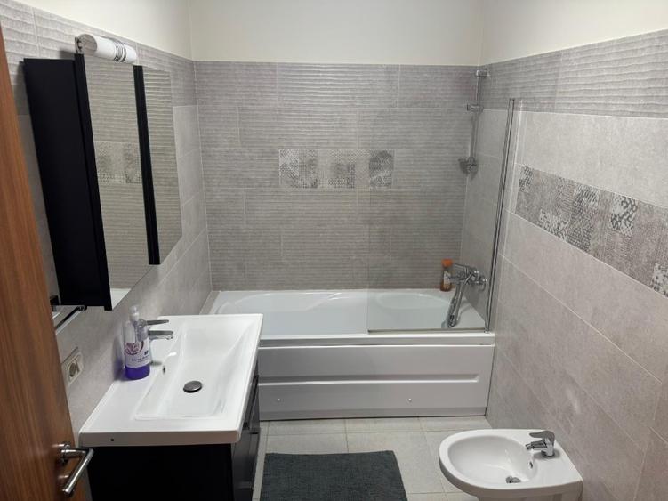 Apartament cu 2 camere semidecomandat, mobilat în Tractorul