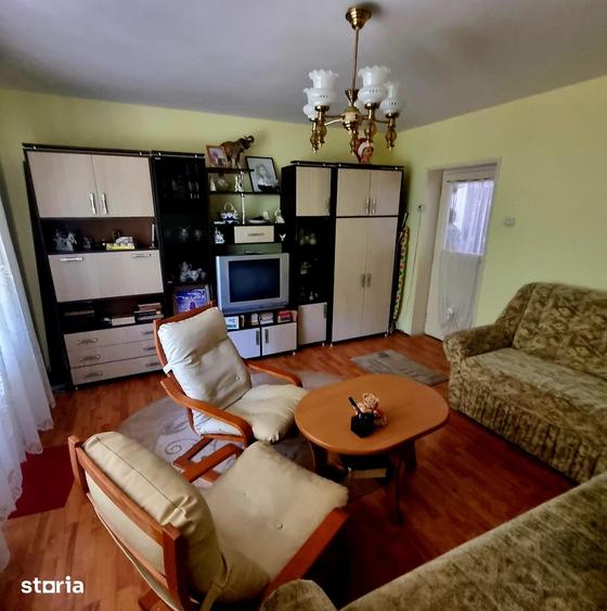 Apartament cu 3 camere decomandat în Moroasa 1