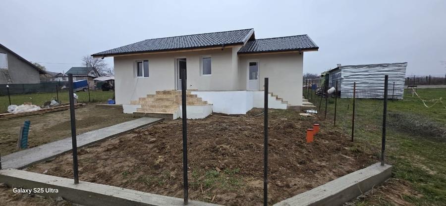 Casă individuală cu 3 camere cu Garaj în Ciurea