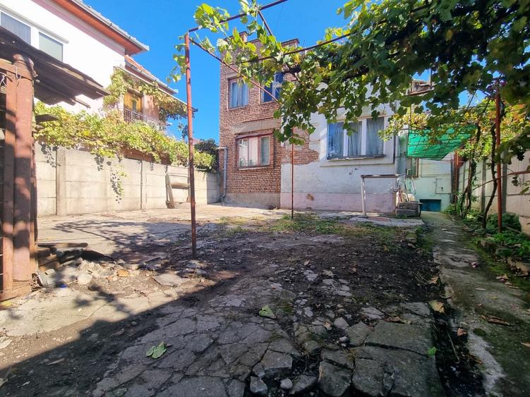 Casă individuală cu 3 camere cu Teren 203 Mp în Central