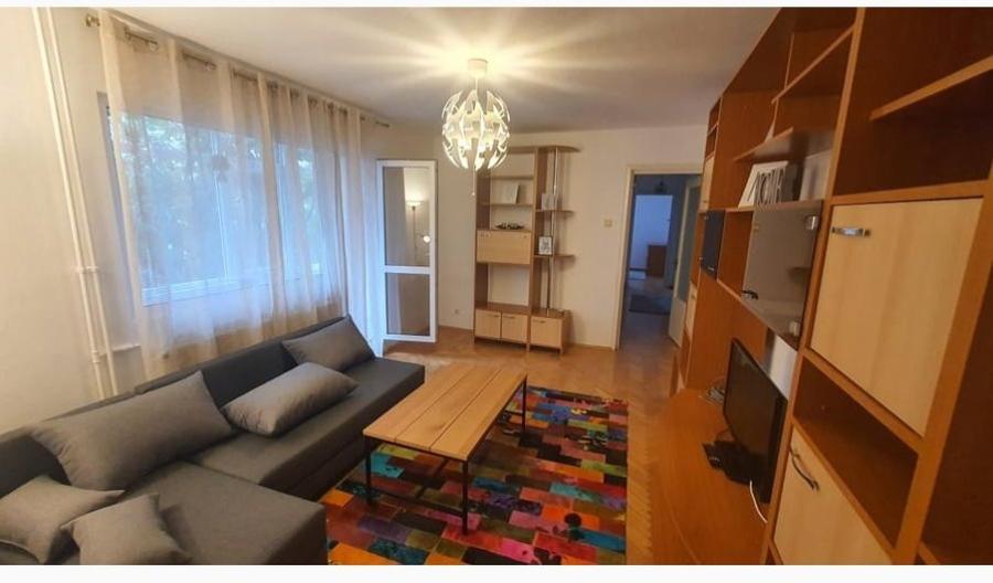 Apartament cu 3 camere semidecomandat în Titan