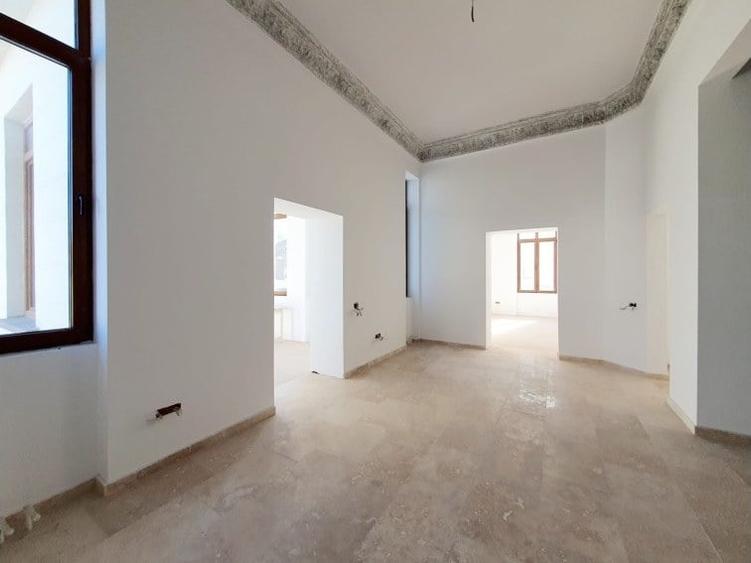 Casă cu 16 camere cu Teren 665 Mp în Universitate