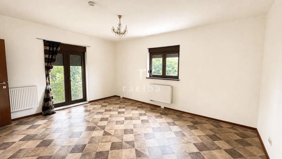 Casă cu 5 camere cu Teren 250 Mp în Tunari