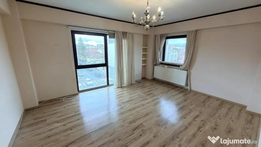 Apartament cu 3 camere decomandat în Calea Dumbrăvii