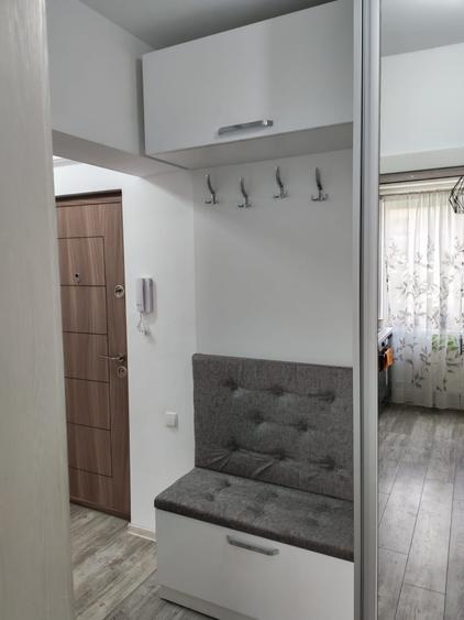 Apartament cu 3 camere semidecomandat, mobilat în Hipodrom