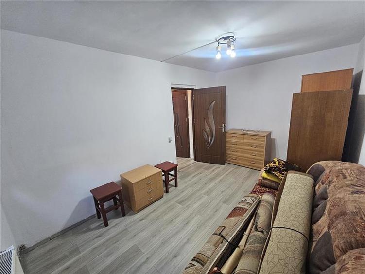 Apartament cu 2 camere semidecomandat, mobilat în Micro I