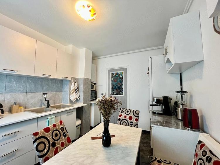 Apartament cu 3 camere decomandat în Mioriței