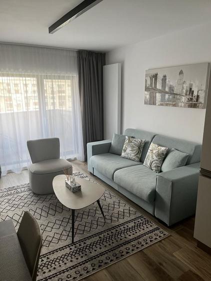Apartament cu 3 camere semidecomandat, mobilat în Unirii