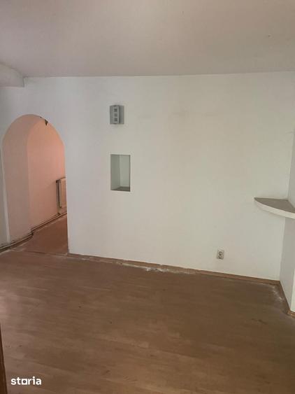 Casă cu 3 camere cu Teren 1346 Mp în Poroschia