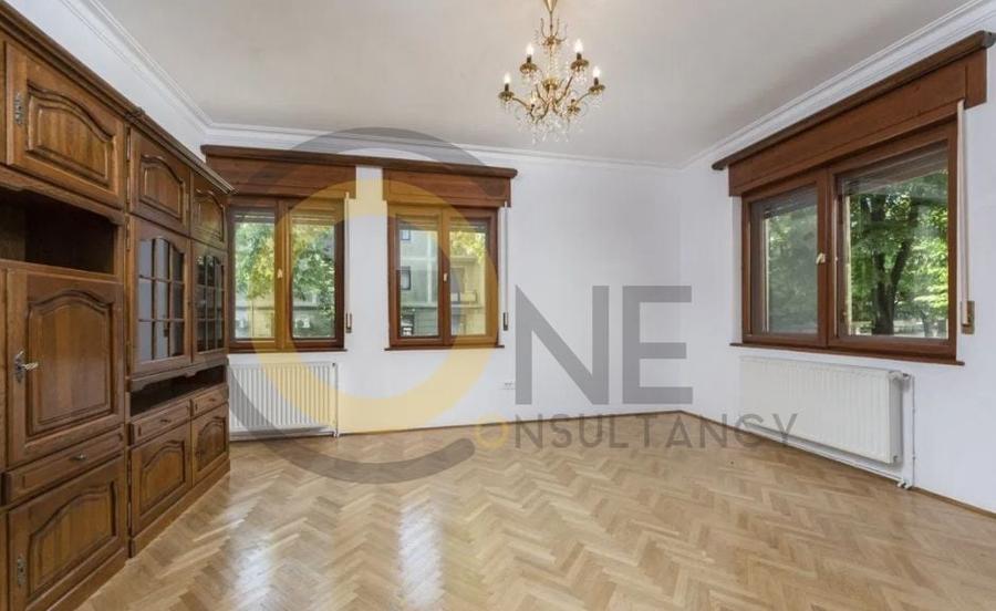 Apartament cu 5 camere decomandat, mobilat în Aviatorilor
