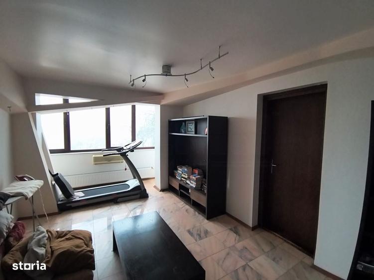 Apartament cu 4 camere în Roșu