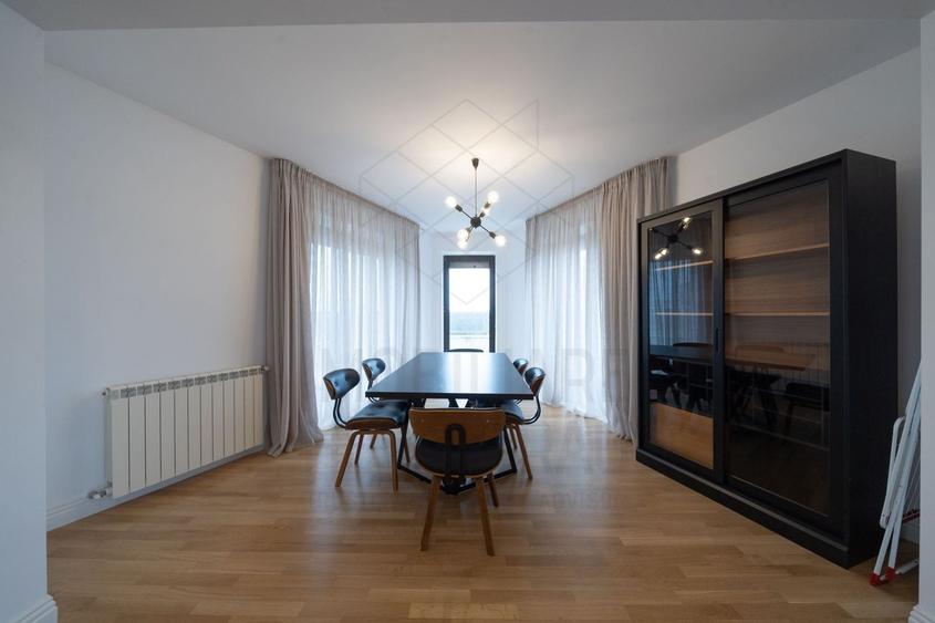 Penthouse cu 5 camere decomandat, mobilat în Herăstrău