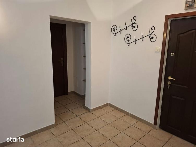 Apartament cu 4 camere în Triaj