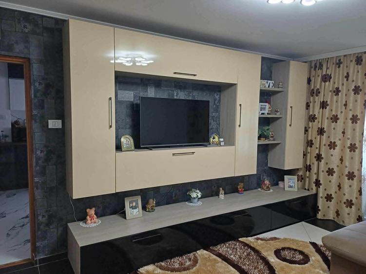 Apartament cu 3 camere nedecomandat în Exterior Vest