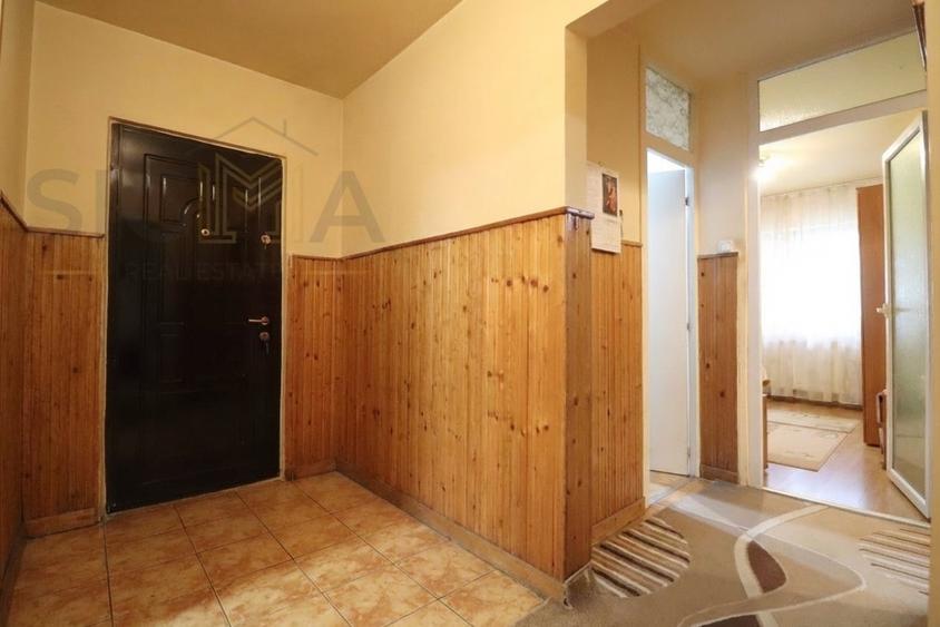 Apartament cu 3 camere decomandat, mobilat în Între Lacuri