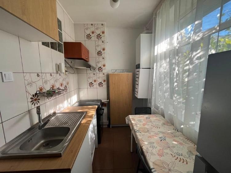 Apartament cu 2 camere decomandat, mobilat în Podul de Fier