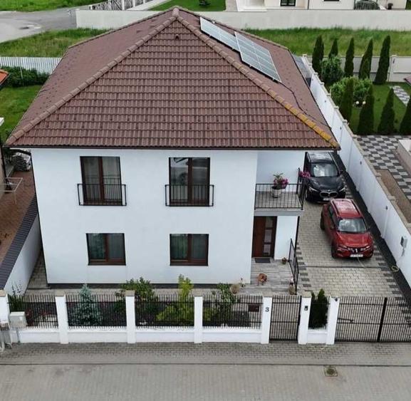 Casă cu 4 camere în Exterior Vest