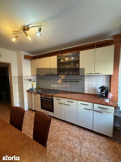Apartament cu 3 camere decomandat în Decebal