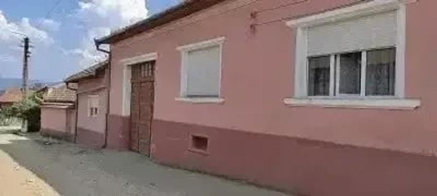 Casă cu 6 camere cu Teren 730 Mp în Lăpușnicu Mare