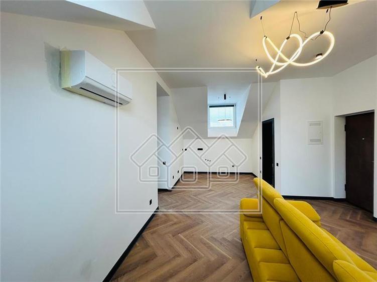 Apartament cu 3 camere nedecomandat, mobilat în Turnișor